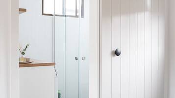 Toallas, jabón, papel higiénico