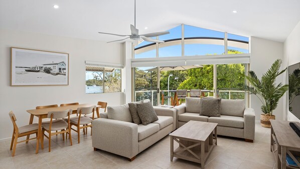 TV - 3/235 Gympie Tce Noosaville (Noosaville)