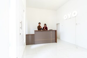 Reception - Capital O 92444 Kamojo Guest House (Medan)