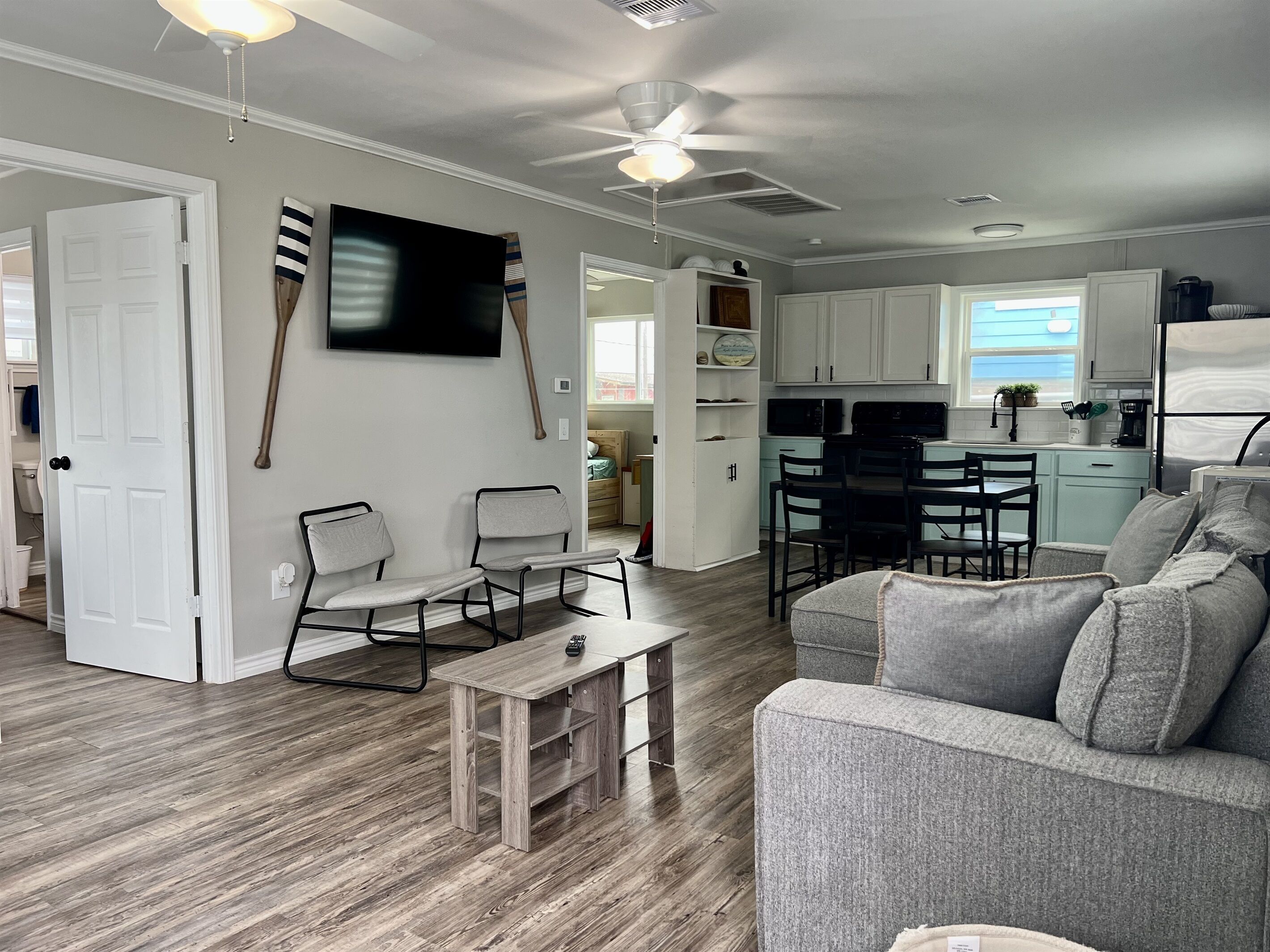 Just a sweet little place to get-a-way and detach from reality! Newly remodeled!