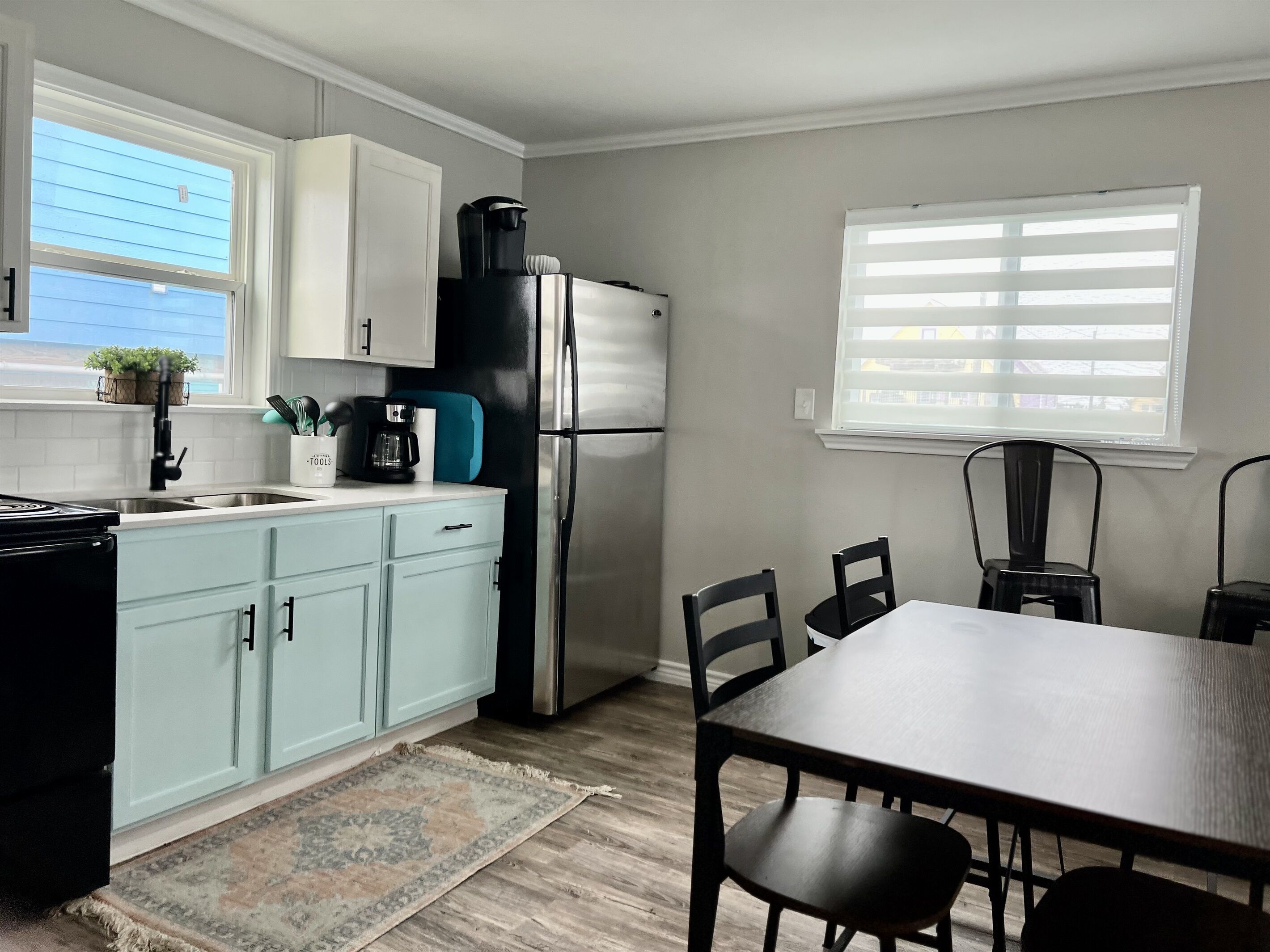 Just a sweet little place to get-a-way and detach from reality! Newly remodeled!