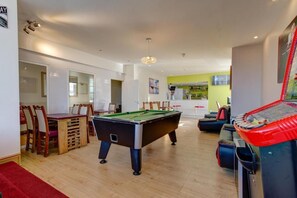 Games room - New Promenade hotel (Blackpool)