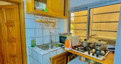 1 Bed Studio Sleeps 2 - Wifi, Balcony, Parking