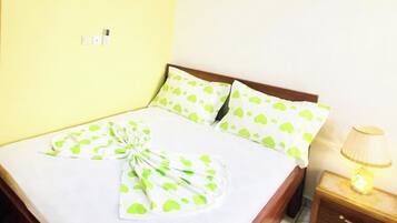 1 bedroom, desk, free WiFi, bed sheets