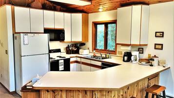 KylskÄp, mikrovÄgsugn, ugn och spishÀll