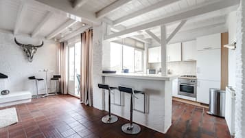 Frigorifero, microonde, forno, lavastoviglie