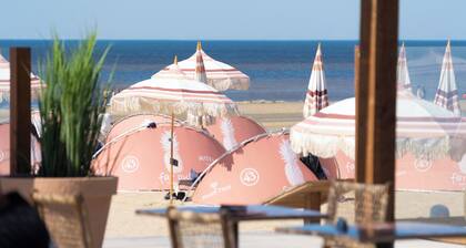 Zandvoort North Spacious 2 bedroom apartment with private, free parking
