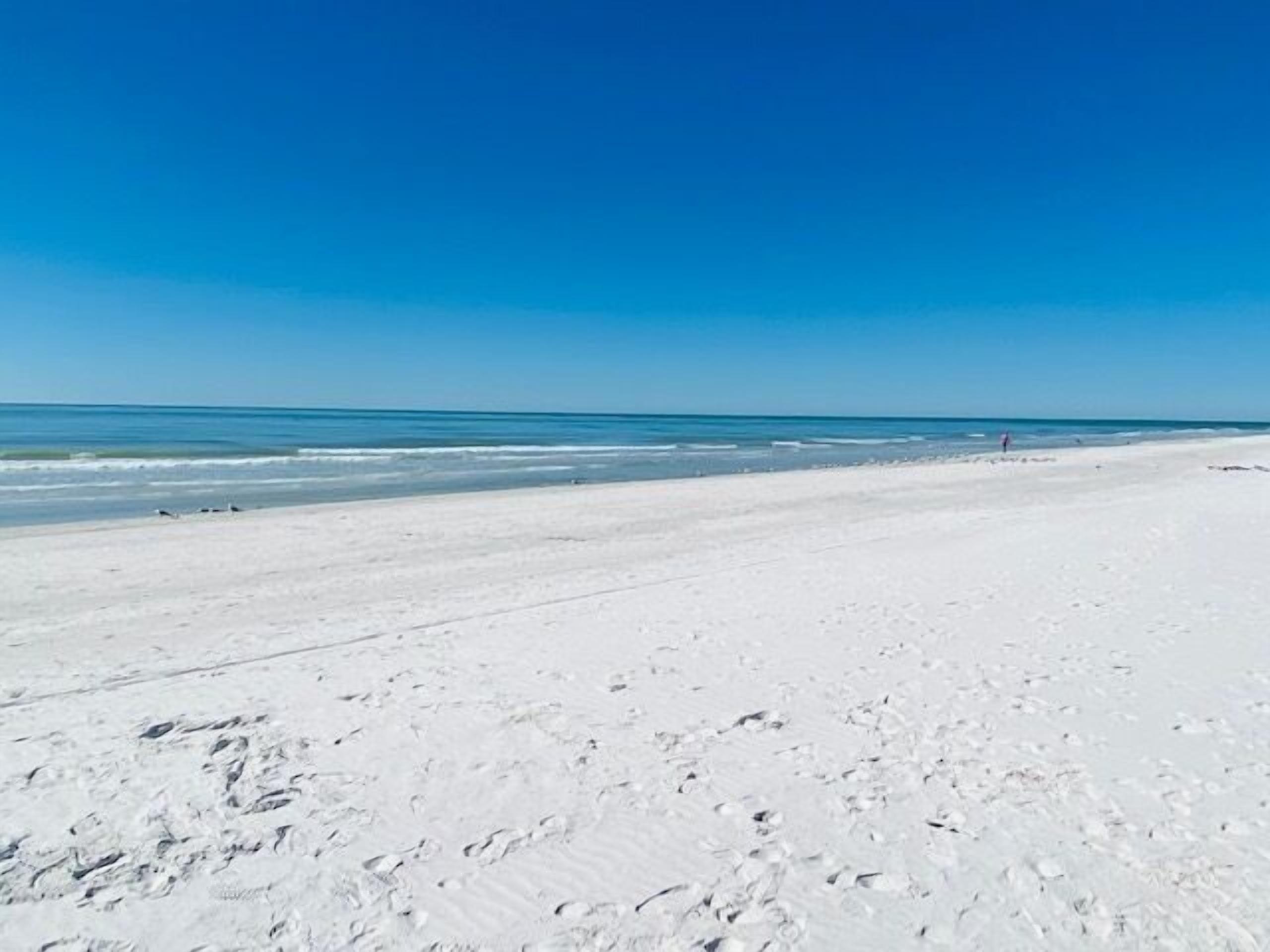 Redington Directly on the Beach Sea Rocket WiFi Parking 25