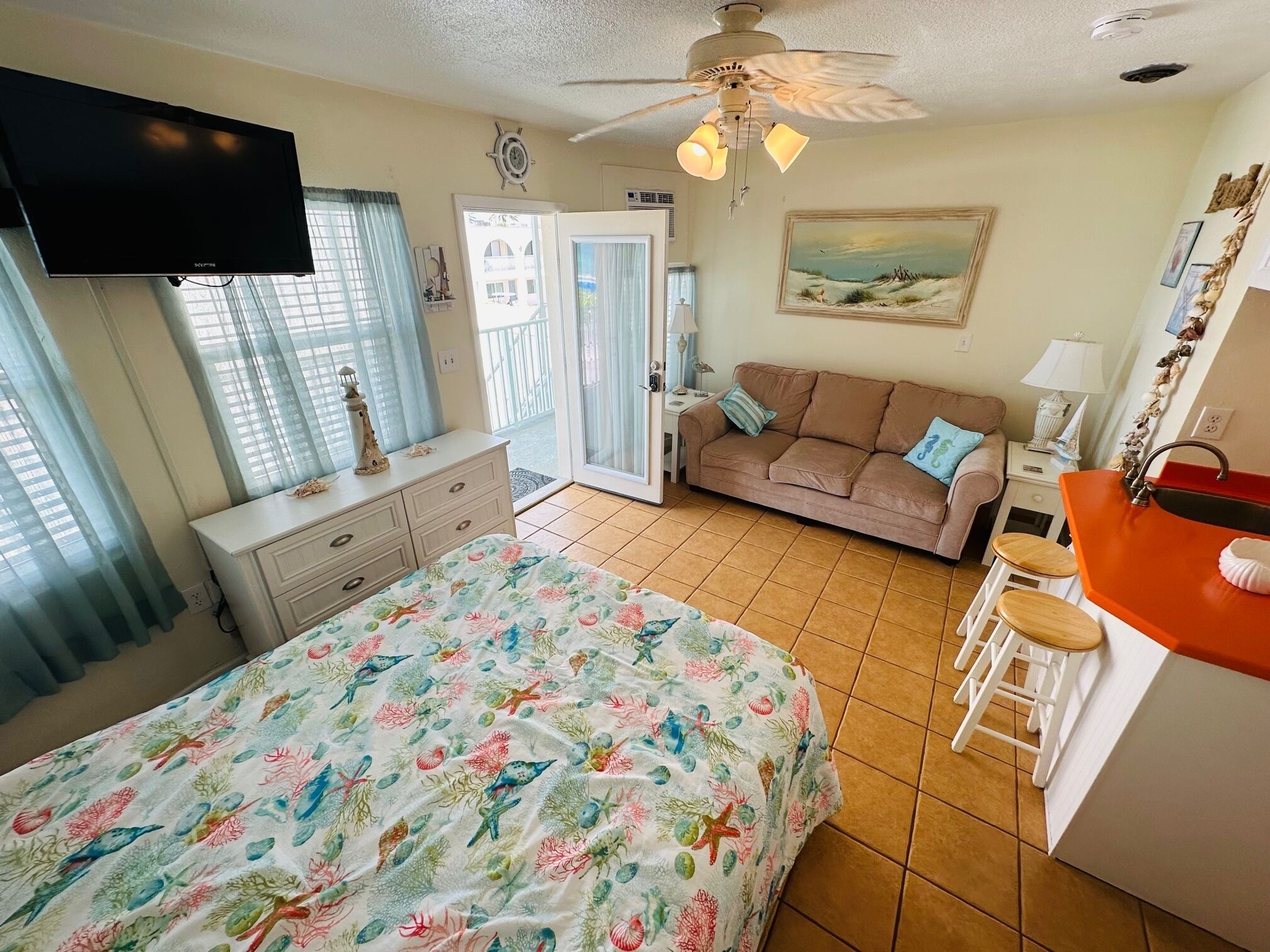 Redington Directly on the Beach Sea Rocket WiFi Parking 25