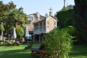 Unclassified image, 4 of 37, button - Casa Videira (Bueu)