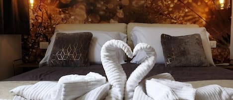 舒适三人房, 城市景观 (6) | 客房内保险箱、遮光窗帘、隔音、熨斗/熨板