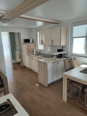 Fridge, microwave, dishwasher, coffee/tea maker