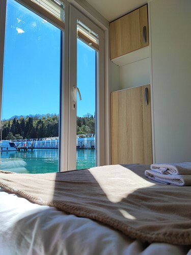 Romantic houseboat no. 1 with whirlpool - 1 min. from the beach
