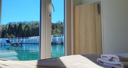 Romantic houseboat no. 1 with whirlpool - 1 min. from the beach