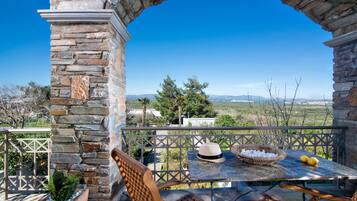 Petra Three Bedroom Luxury Suite | Terrace/patio