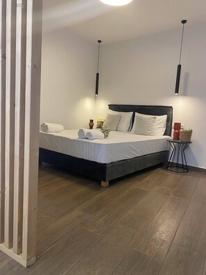 Luxury Suite | Desk, soundproofing, iron/ironing board, free WiFi - Oniropetra Luxury Suites (Minoa Pediada)