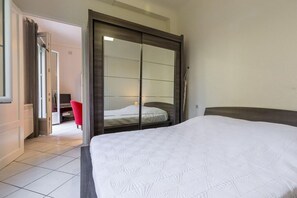 2 bedrooms, bed sheets