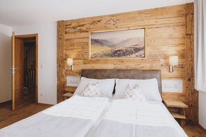 Deluxe Chalet | 4 bedrooms, Egyptian cotton sheets, premium bedding, memory foam beds