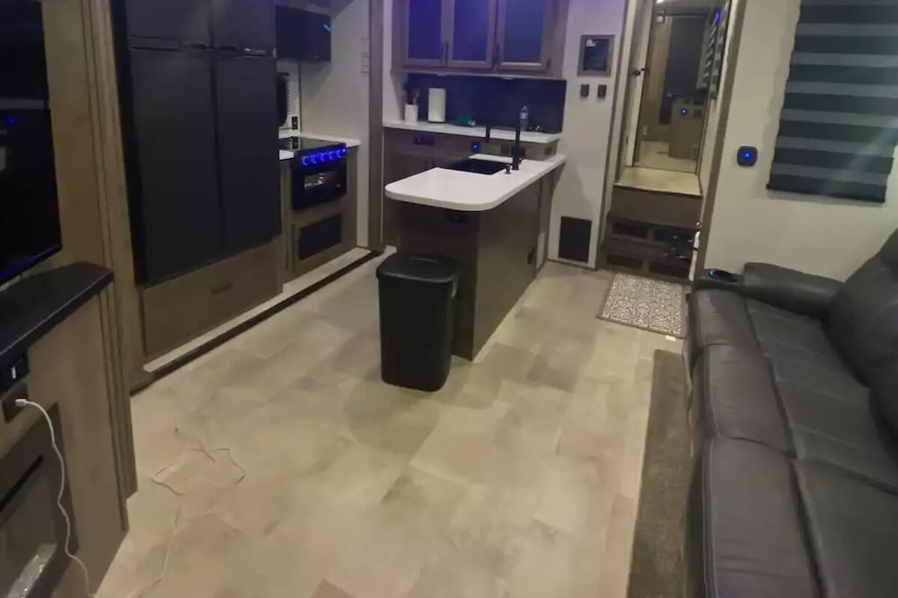 Trailer Experience close to all entertainment