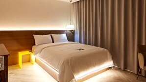高級寢具、免費迷你吧、書桌、筆電工作空間
