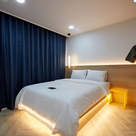 Premium bedding, free minibar, desk, laptop workspace