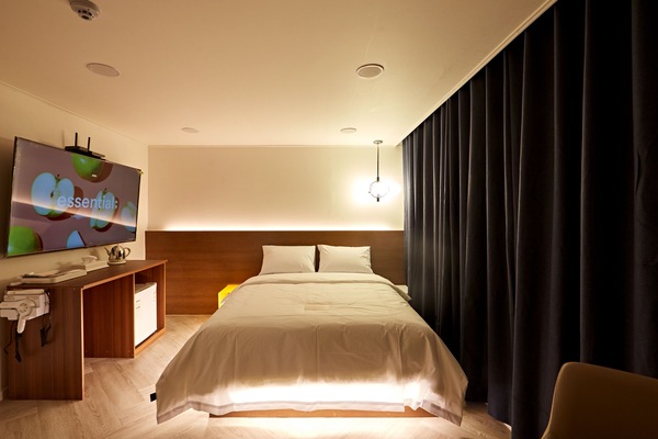 Deluxe Double Room | Bathroom | Shower, hydromassage showerhead, free toiletries, hair dryer