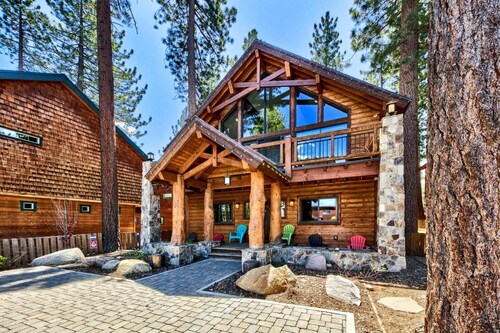 Famous Cabin - Hot Tub, Walk to Lake, Pets