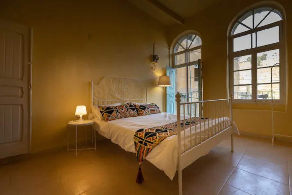 Panorama kamer | Donzen dekbedden, gratis wifi, individueel gedecoreerd