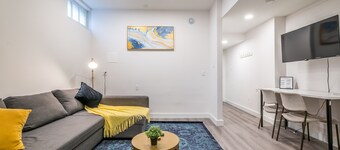 Spacious Newly Renovated 1 Bedroom Suite