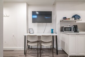 Apartment | In-room dining - Spacious Newly Renovated 1 Bedroom Suite (Bedford)