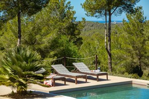 Indoor pool - SES SAVINES A charming, peaceful house with a pool and BBQ, 2km from the beach (Illes Balears)