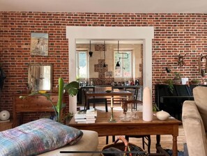 Smart TV, fireplace, offices