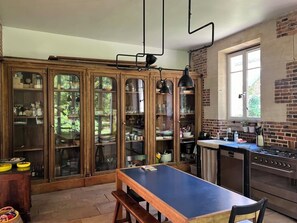 Oven, stovetop, dishwasher, coffee/tea maker