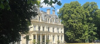 In an exceptional setting, 17km from Paris, restored farmhouse of a château