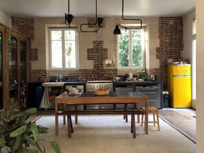 Oven, stovetop, dishwasher, coffee/tea maker