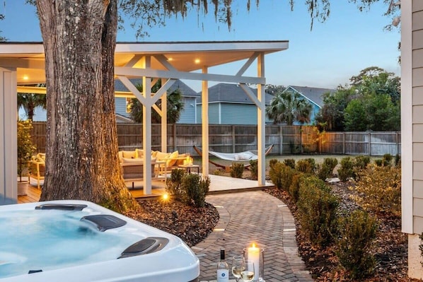 Terrace/patio - Sunlit Savannah Retreat | Hot Tub (Savannah)