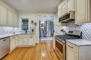 Unclassified image, 4 of 19, button