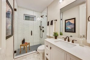Bathtub, hair dryer, towels, shampoo