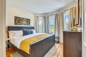 5 bedrooms, desk, iron/ironing board, free WiFi