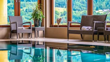 Indoor pool, sun loungers