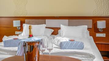 Minibar, Zimmersafe, Schreibtisch, kostenloses WLAN