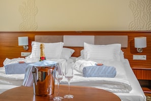 Minibar, värdeförvaringsskåp på rummet, skrivbord och gratis wi-fi