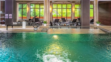 Indoor pool, sun loungers