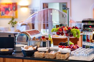 Café da manhã com buffet grátis todos os dias