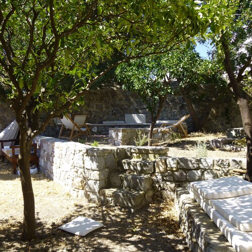 Traditional House with Garden in Historic Town by JJ Hospitality-