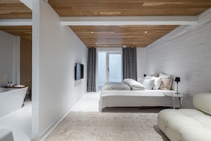 3 makuuhuonetta, työpöytä, silitysrauta/-lauta, ilmainen Wi-Fi