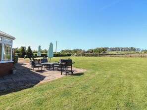 Cottage | Outdoor dining - Tixall Manor Farm (Stafford)