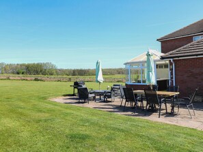 Cottage | Outdoor dining - Tixall Manor Farm (Stafford)