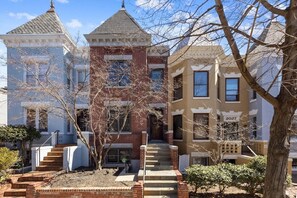 Exterior - Classy Central DC / Bloomingdale 1-BR Getaway (Washington)