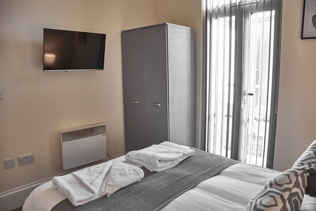 Apt 19, The Posting House